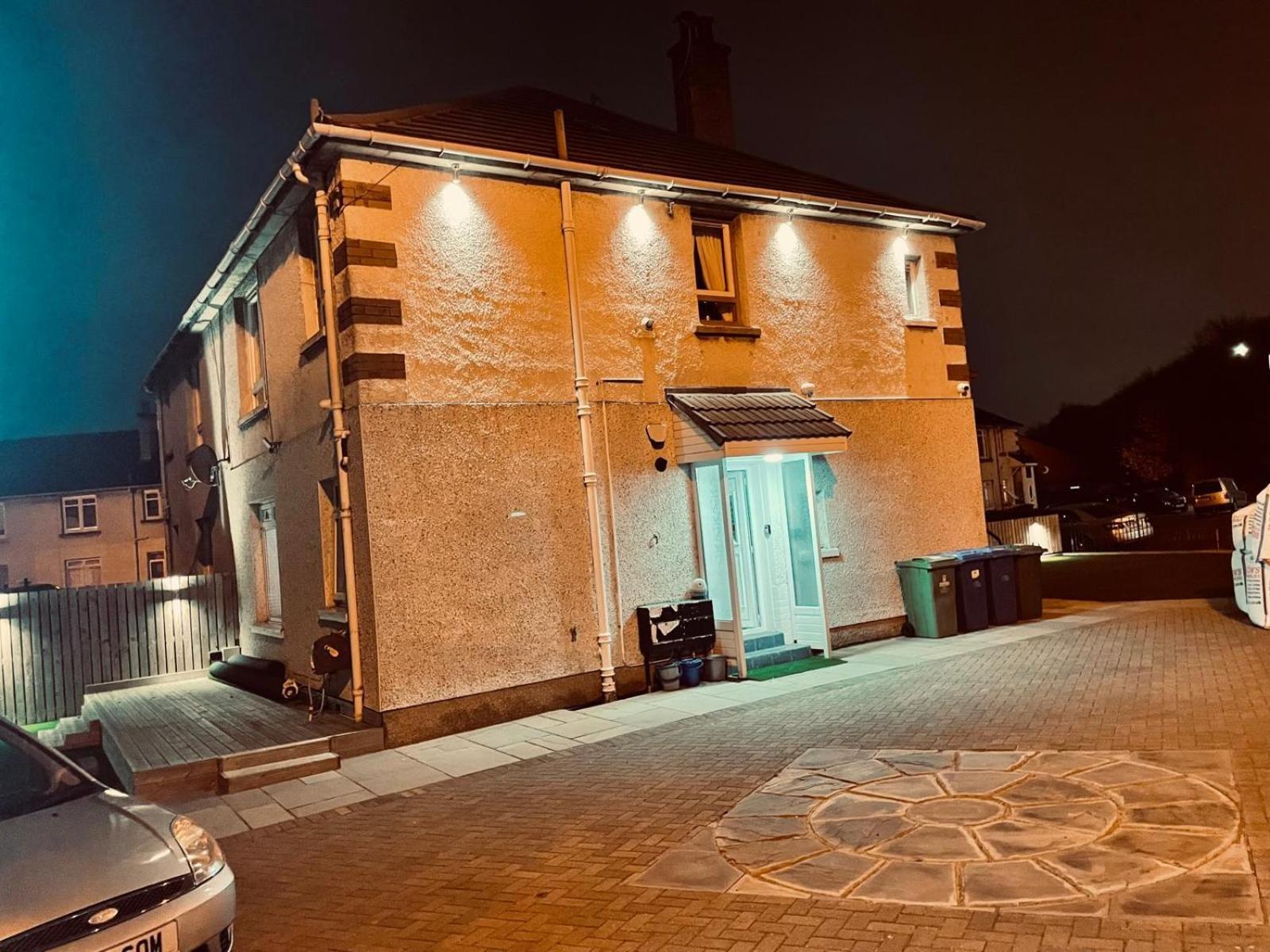 Modern 1 Bed House With Loft Conversion * Glasgow