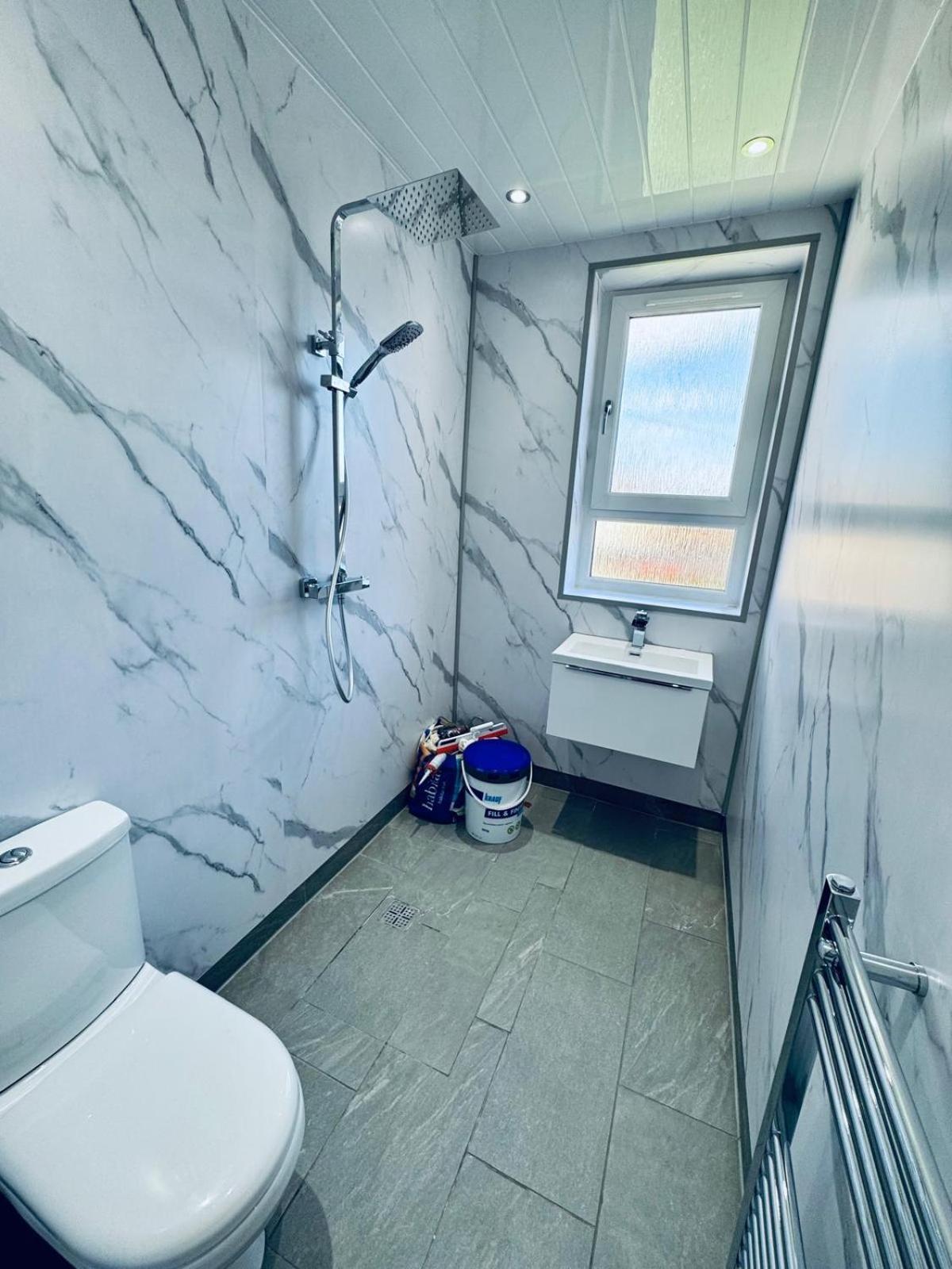 Modern 1 Bed House With Loft Conversion * Glasgow