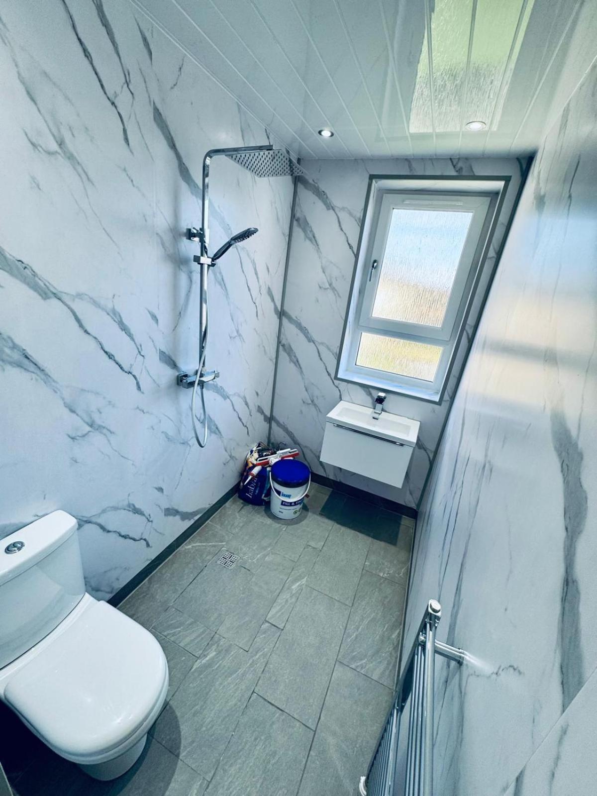Modern 1 Bed House With Loft Conversion Apartment *