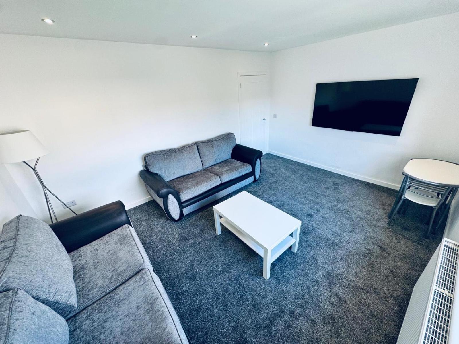 Modern 1 Bed House With Loft Conversion Apartment Glasgow